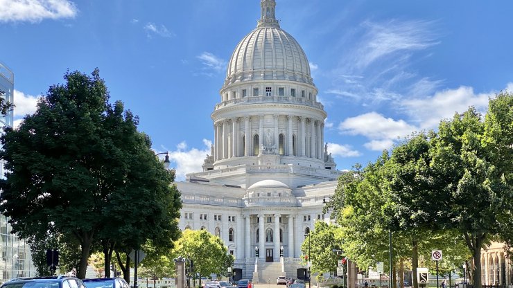 An exterior view of the Wisconsin statehouse