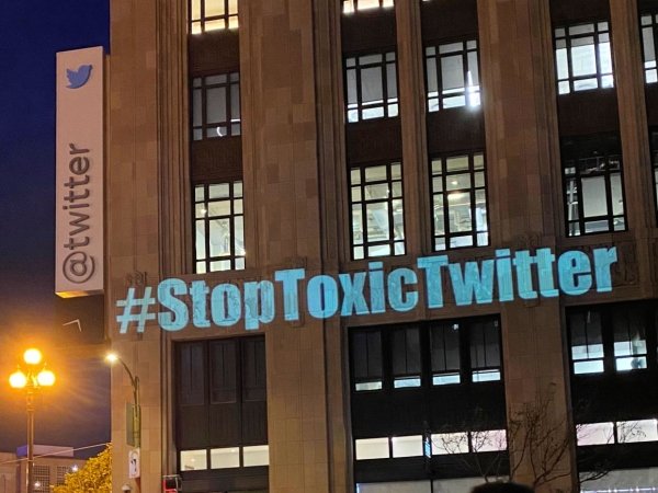 Projections outside Twitter's San Francisco headquarters