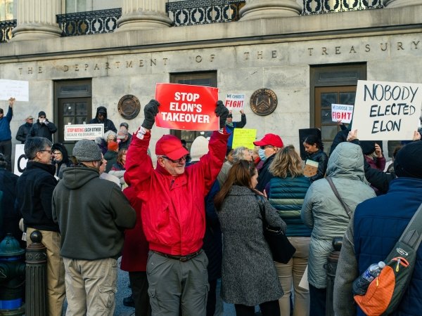 Protest against Elon Musk outside the Treasury Department