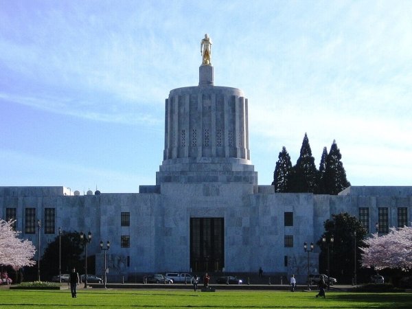 The exterior of the Oregon Statehouse on a spring day