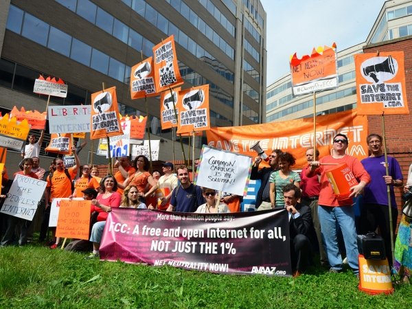 Crowd of Net Neutrality activists