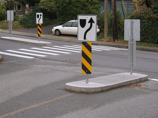 Traffic median in the middle of a suburban street