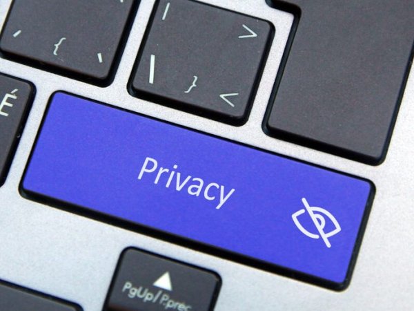 Keyboard with a blue "privacy" key