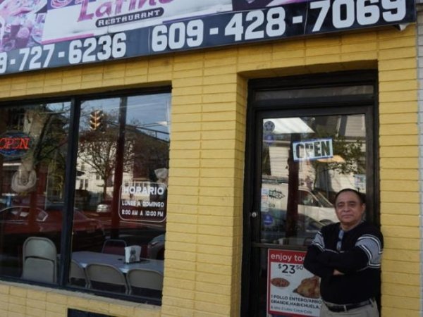 A man standing in front of an Atlantic City restaurant