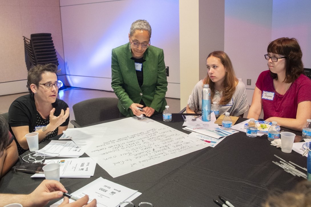 Participants brainstorm about visions for local media.