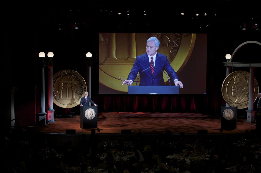 Scott Pelley receiving a Peabody Award