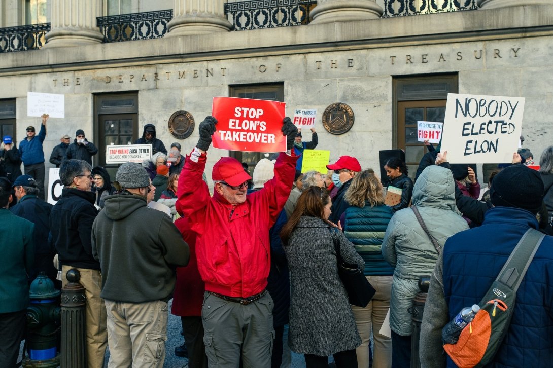 Protest against Elon Musk outside the Treasury Department