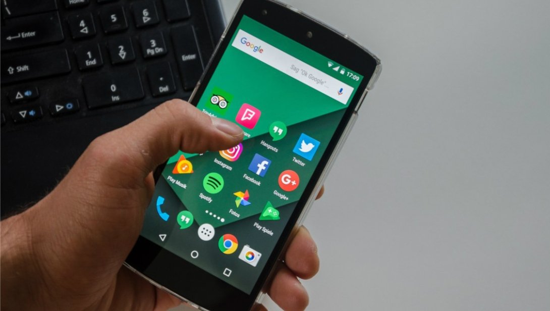 Cellphone with social-media buttons
