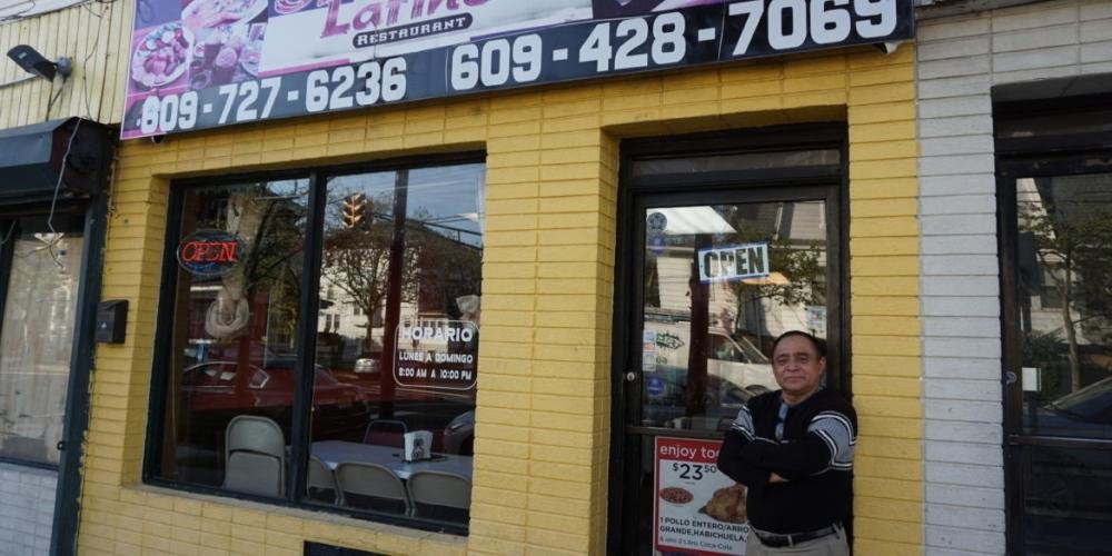 A man standing in front of an Atlantic City restaurant