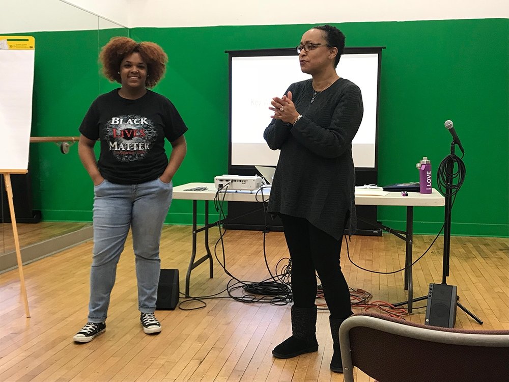 Student journalist Azuree Bateman and Bennett College professor Tamara Jeffries lead a session on gathering facts and writing op-eds at the Free Movement conference in Wilmington, NC.